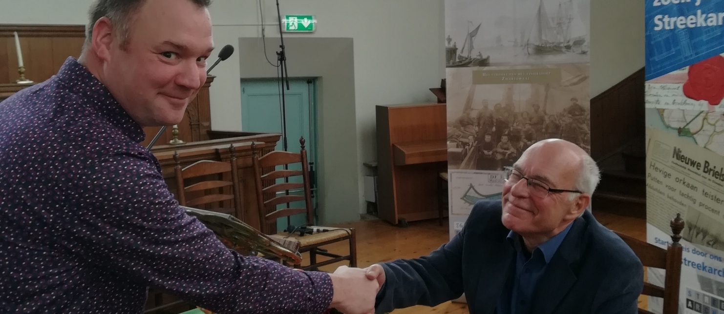 Signeersessie van het boek Zwartewaal - een arm Zeedorpken door auteur Nico de Vries